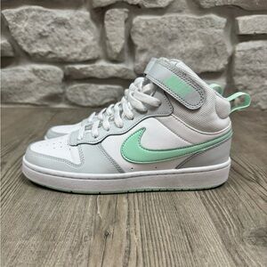 Nike Court Borough Mid